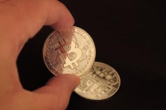 EOS和比特币最新动态